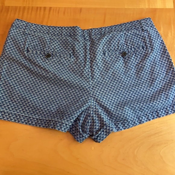 GAP Blue and White Mini Triangle Design Shorts - Picture 4 of 5